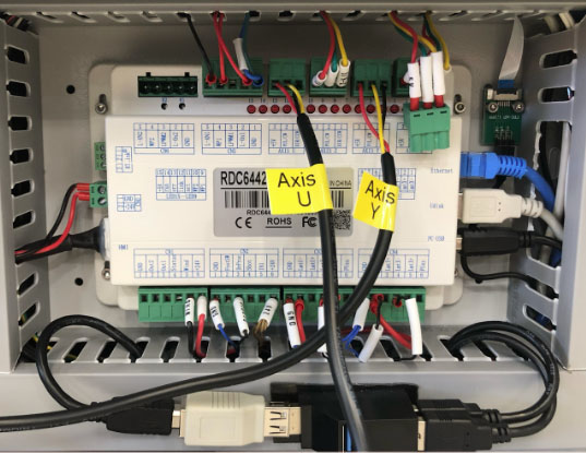 AXIS U terminal block into AXIS U port
